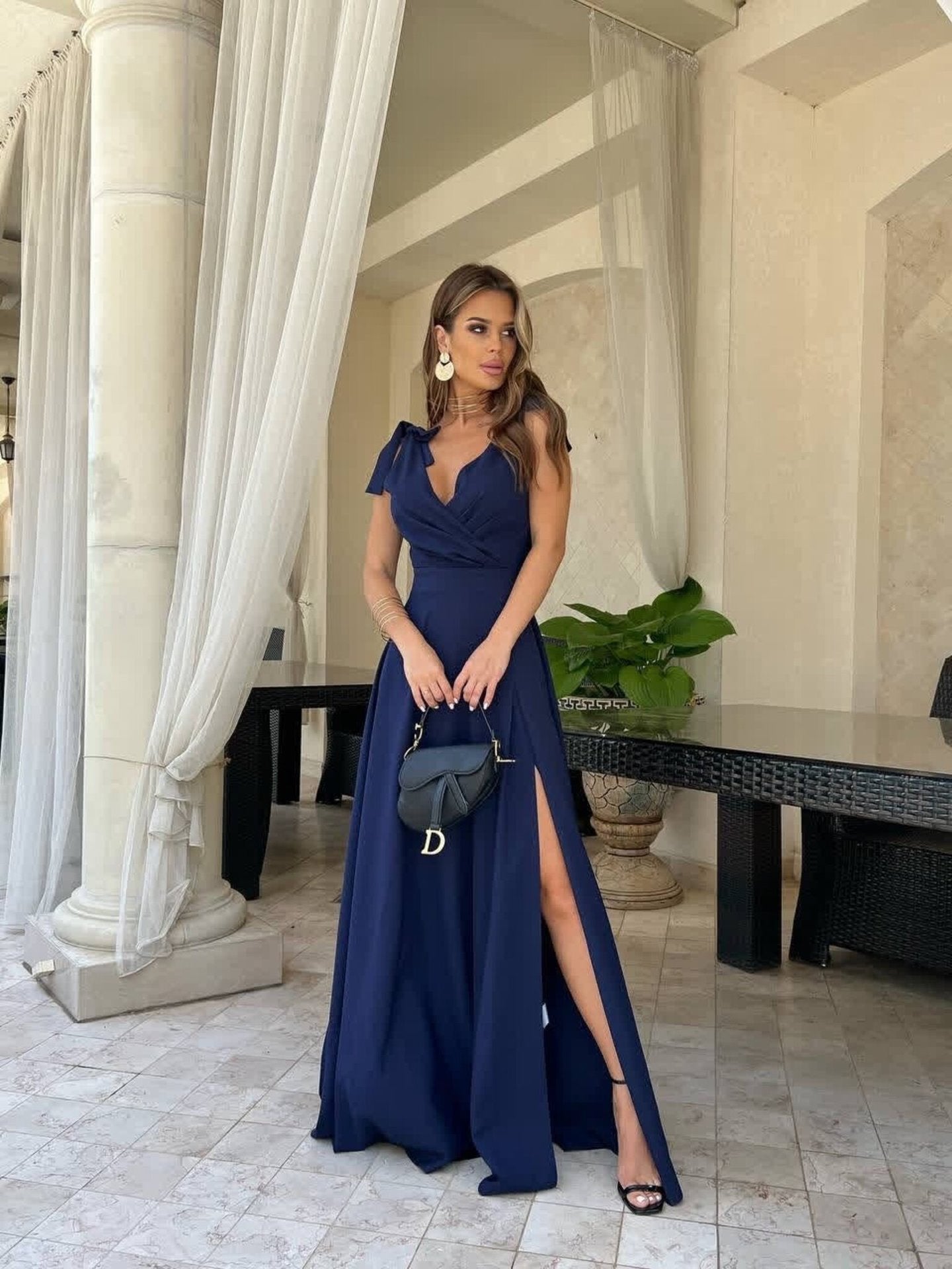 Robe Longue Plissée Unie pour Femme – Élégance et Simplicité