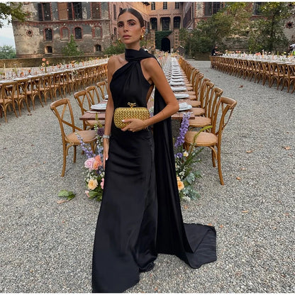 Robe Longue Élégante Femme – Unie avec Nœud, Dos Nu, Sans Manches, Épaules Dénudées – Style Halter, Coupe Cintrée – Nouvelle Collection Été 2025